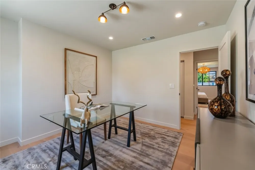 8960 Oak Park Avenue Sherwood Forest, CA 91325