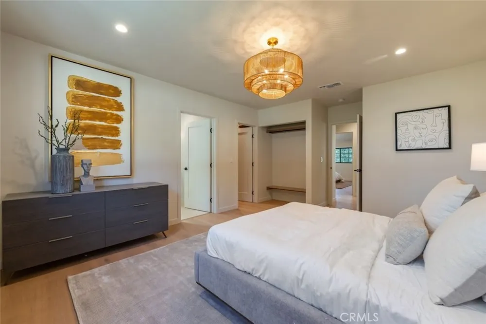 8960 Oak Park Avenue Sherwood Forest, CA 91325