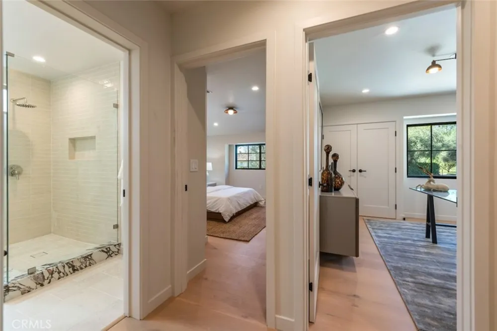 8960 Oak Park Avenue Sherwood Forest, CA 91325