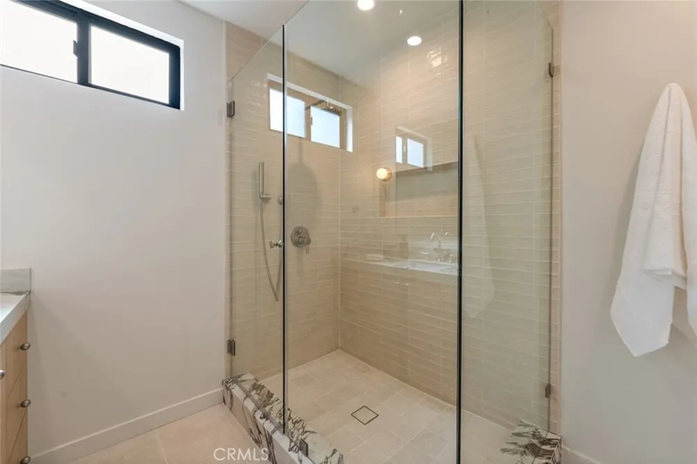 8960 Oak Park Avenue Sherwood Forest, CA 91325
