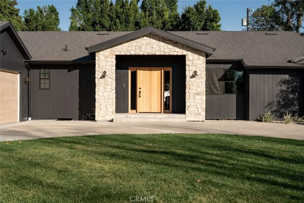 8960 Oak Park Avenue Sherwood Forest, CA 91325