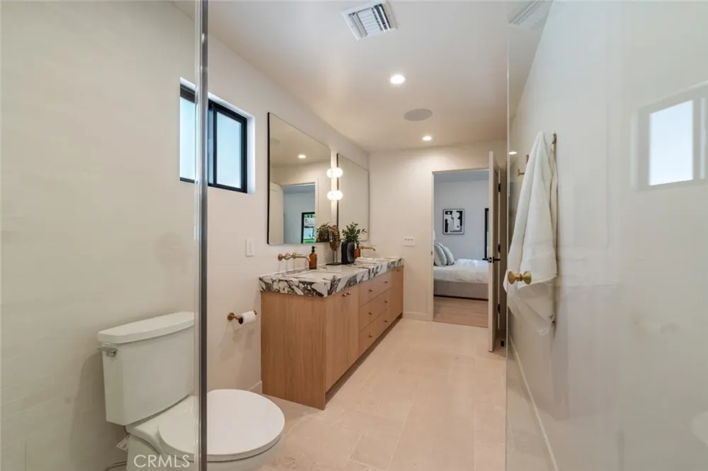 8960 Oak Park Avenue Sherwood Forest, CA 91325