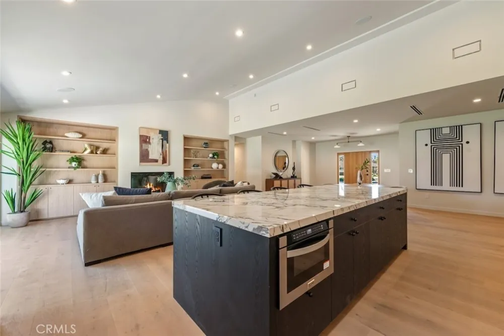 8960 Oak Park Avenue Sherwood Forest, CA 91325