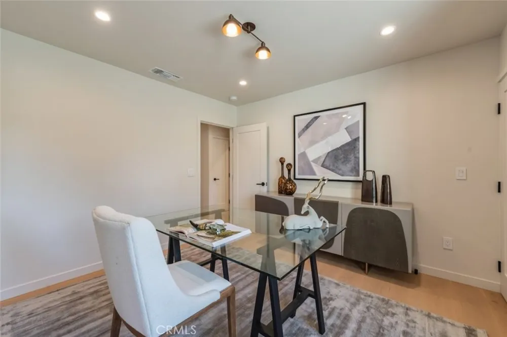 8960 Oak Park Avenue Sherwood Forest, CA 91325