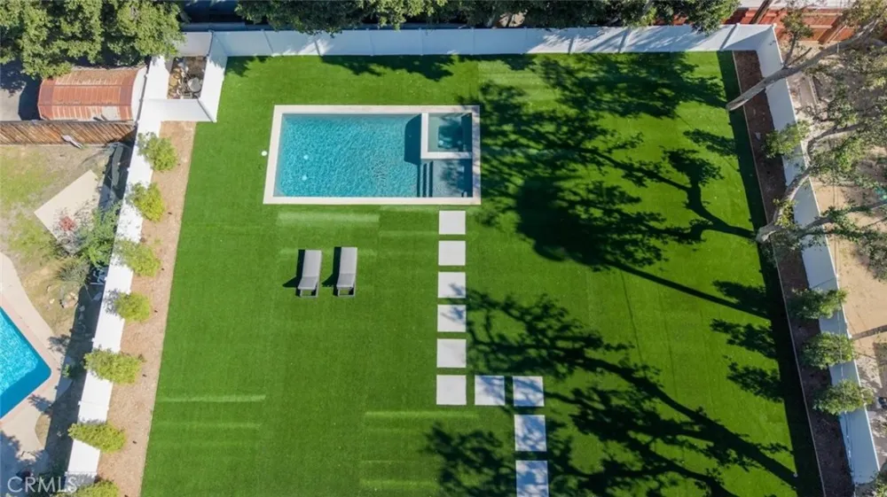 8960 Oak Park Avenue Sherwood Forest, CA 91325