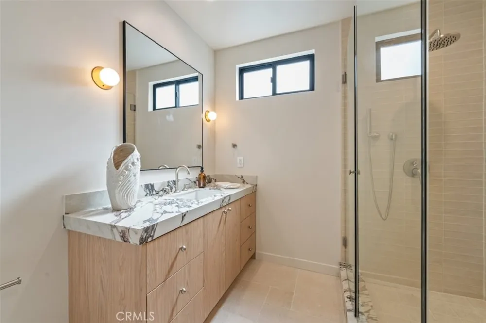 8960 Oak Park Avenue Sherwood Forest, CA 91325