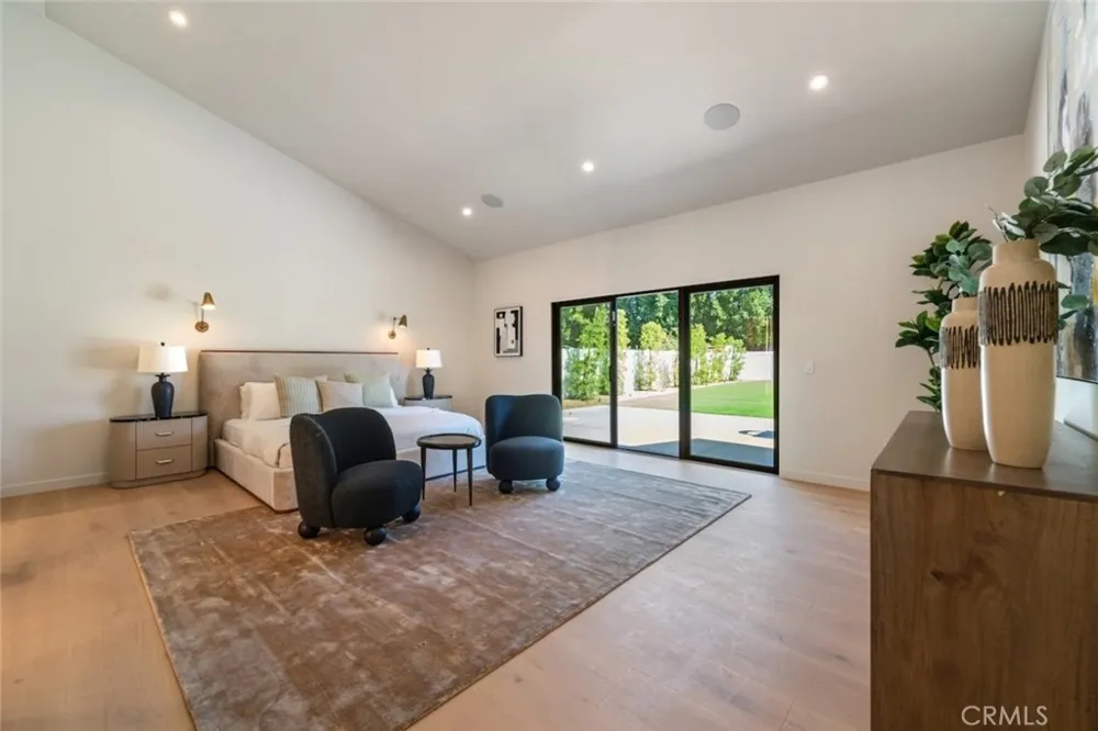 8960 Oak Park Avenue Sherwood Forest, CA 91325