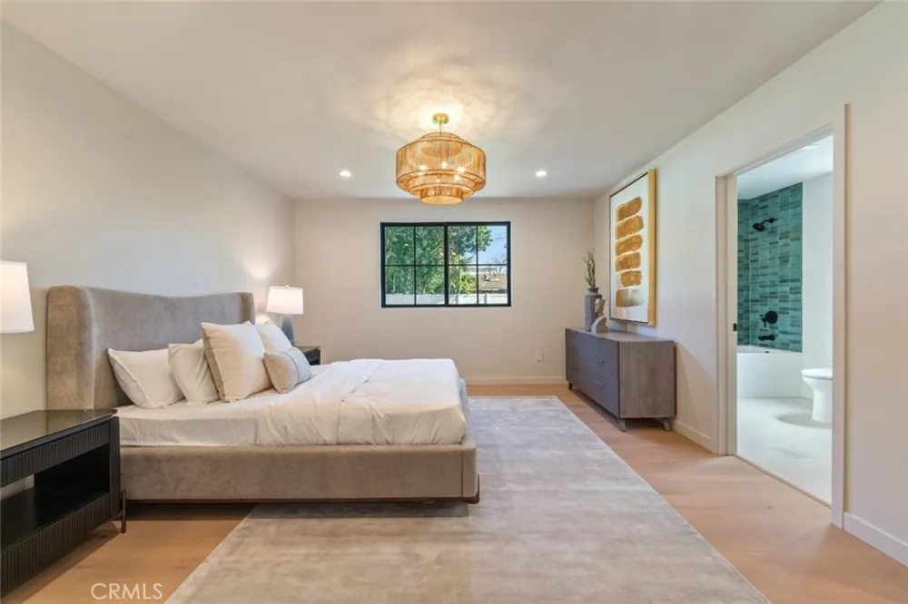 8960 Oak Park Avenue Sherwood Forest, CA 91325