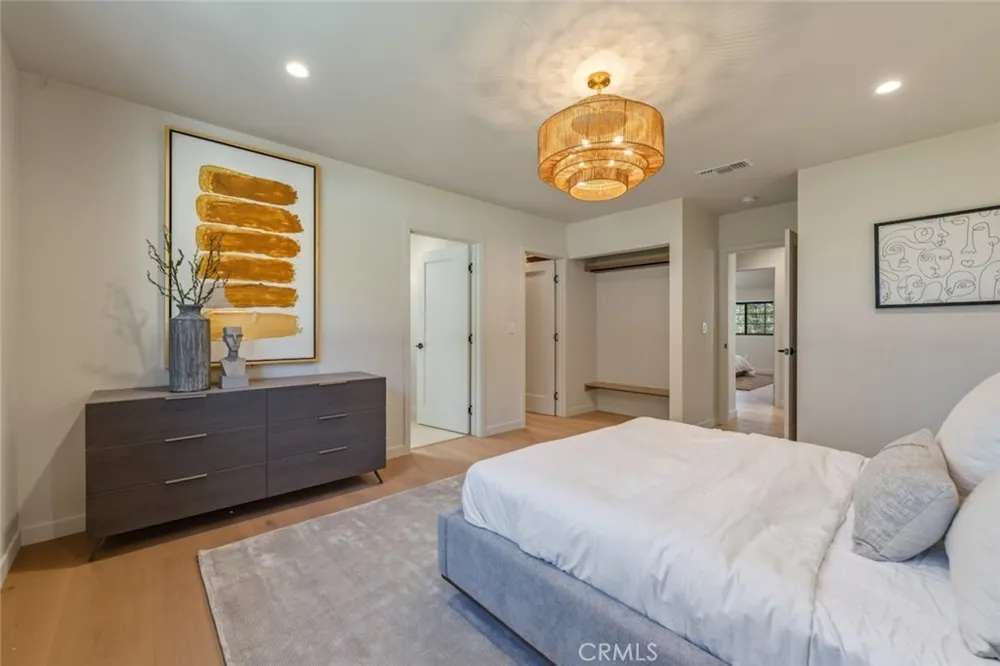8960 Oak Park Avenue Sherwood Forest, CA 91325