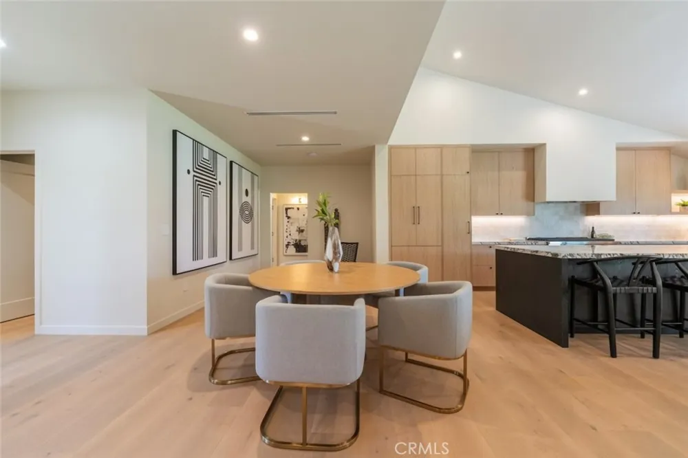 8960 Oak Park Avenue Sherwood Forest, CA 91325