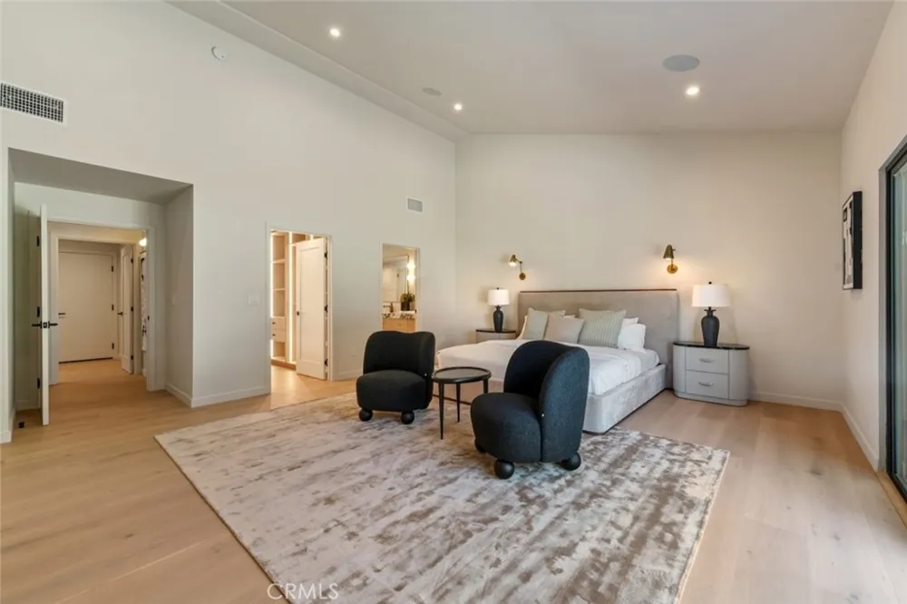 8960 Oak Park Avenue Sherwood Forest, CA 91325
