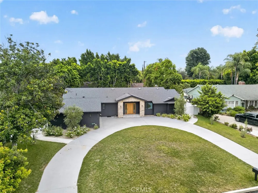 8960 Oak Park Avenue Sherwood Forest, CA 91325