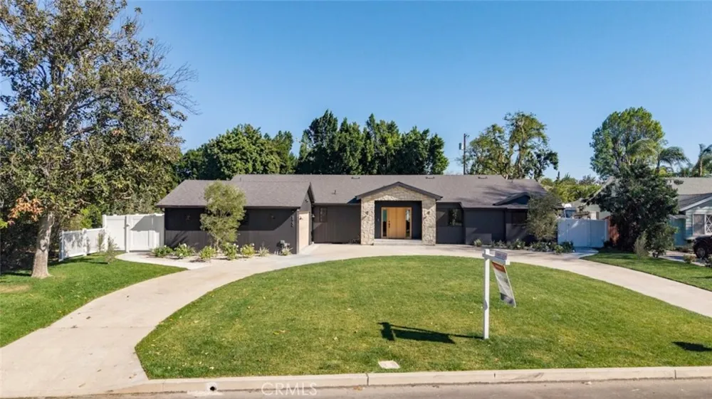 8960 Oak Park Avenue Sherwood Forest, CA 91325