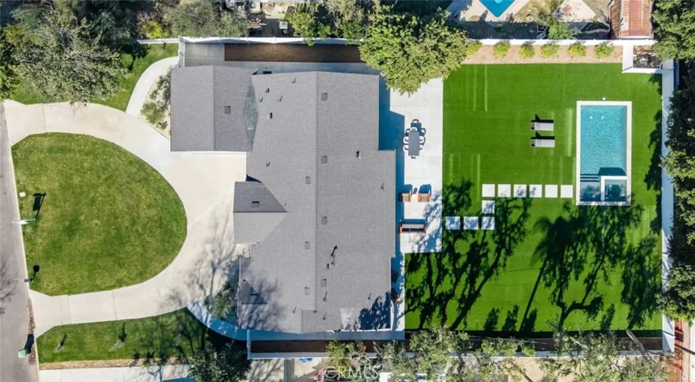 8960 Oak Park Avenue Sherwood Forest, CA 91325