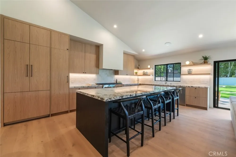 8960 Oak Park Avenue Sherwood Forest, CA 91325