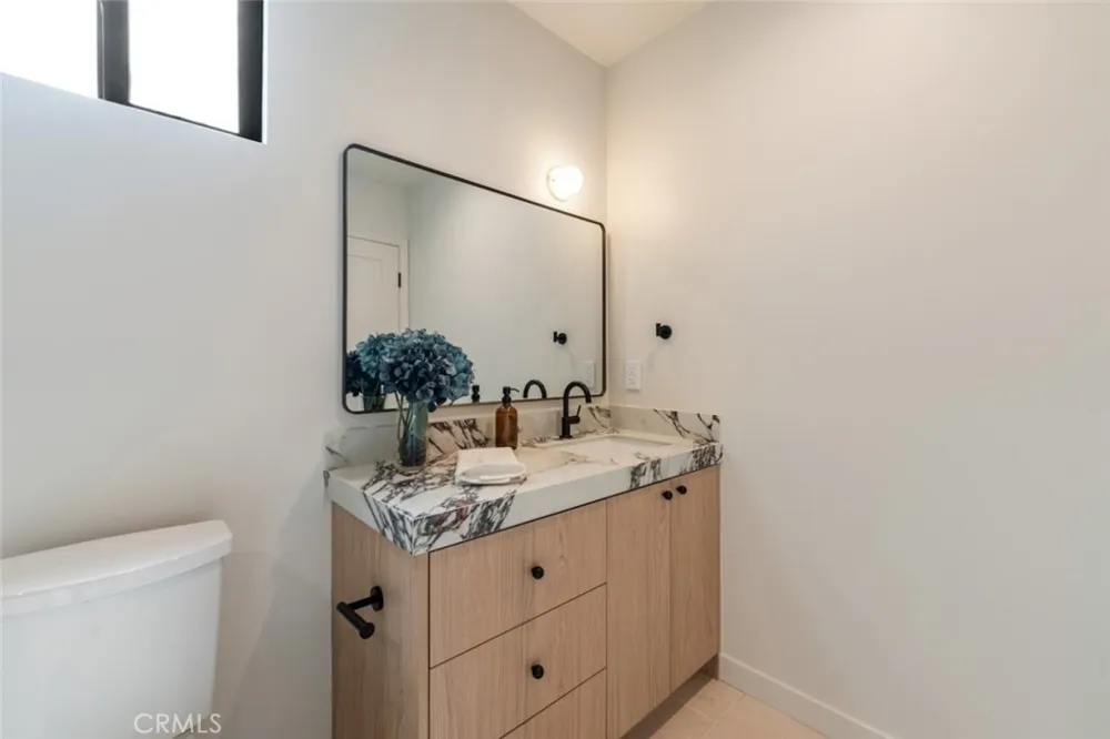 8960 Oak Park Avenue Sherwood Forest, CA 91325