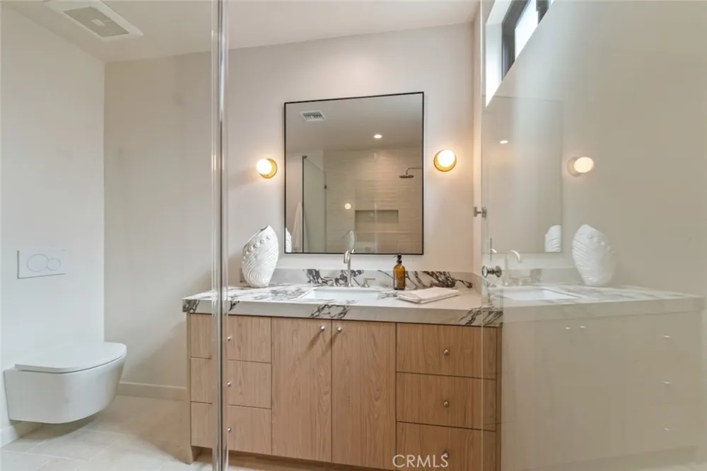 8960 Oak Park Avenue Sherwood Forest, CA 91325
