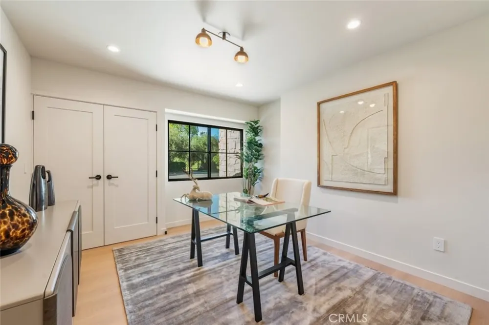 8960 Oak Park Avenue Sherwood Forest, CA 91325