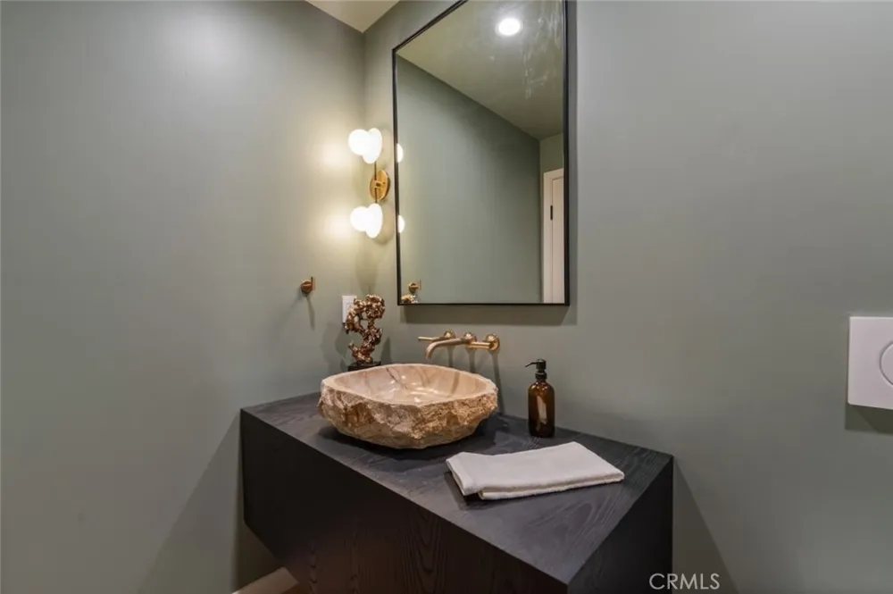 8960 Oak Park Avenue Sherwood Forest, CA 91325