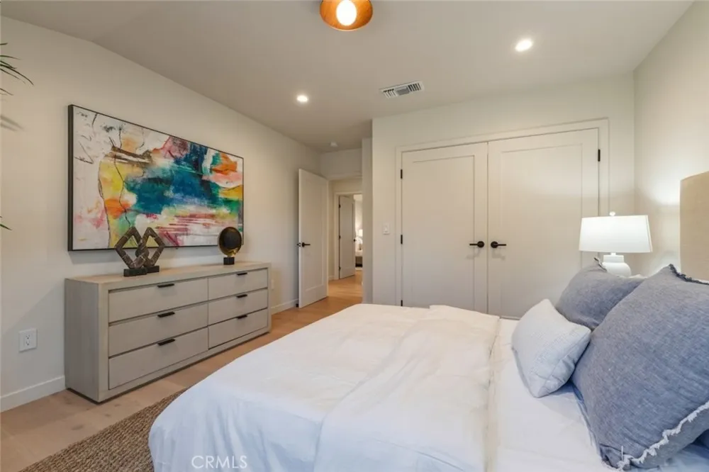 8960 Oak Park Avenue Sherwood Forest, CA 91325