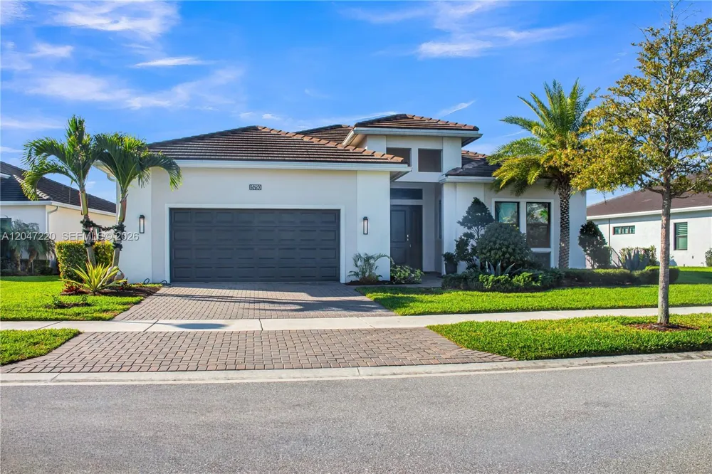 15750 Longboat Key Dr Westlake, FL 33470