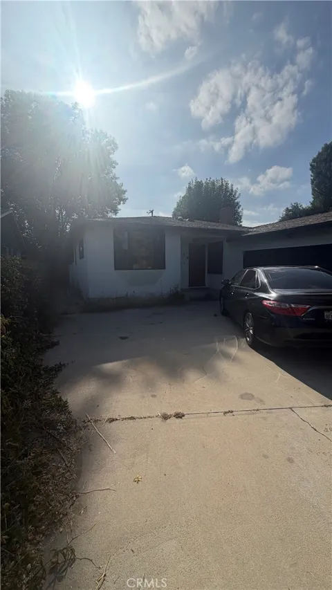 5837 Cedros