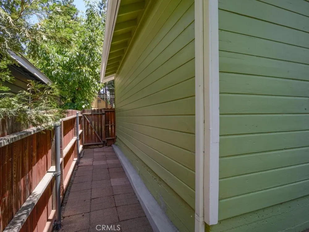 31671 Luring Pines Drive Running Springs, CA 92382
