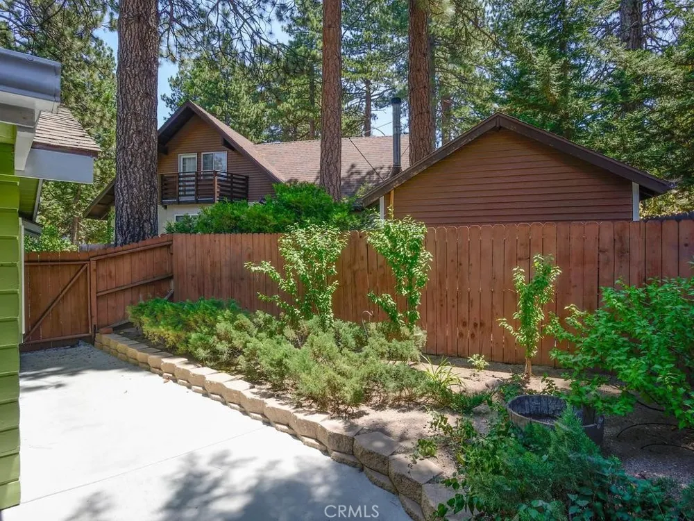 31671 Luring Pines Drive Running Springs, CA 92382