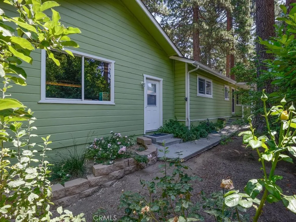 31671 Luring Pines Drive Running Springs, CA 92382