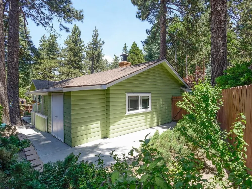 31671 Luring Pines Drive Running Springs, CA 92382