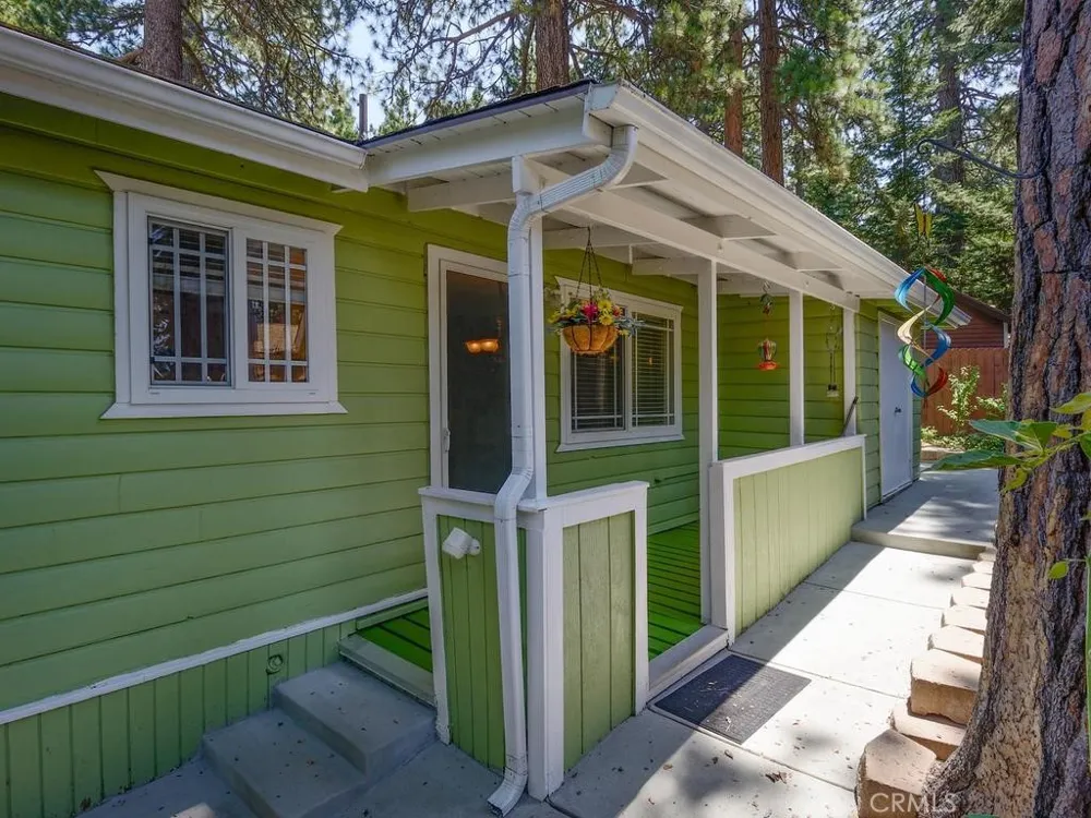 31671 Luring Pines Drive Running Springs, CA 92382