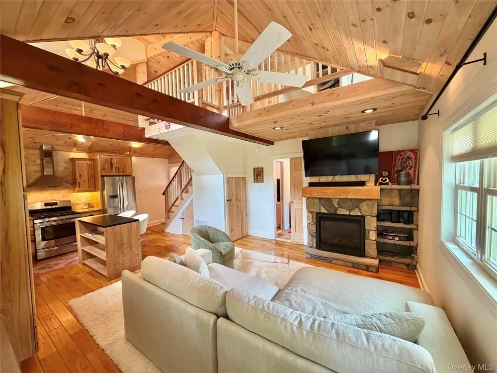 85 Plank Road Napanoch, NY 12458