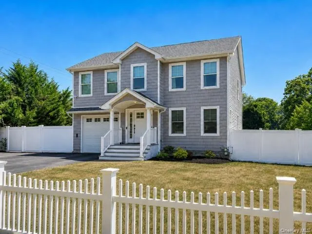 15 Comet Place Patchogue, NY 11772