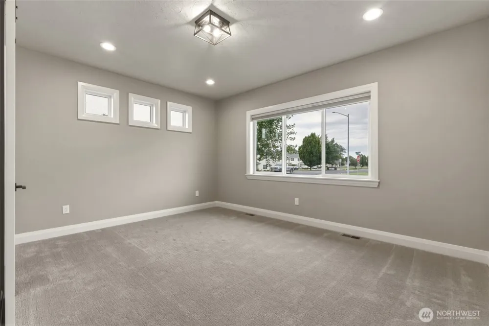 10 NE Alpine Drive College Place, WA 99324