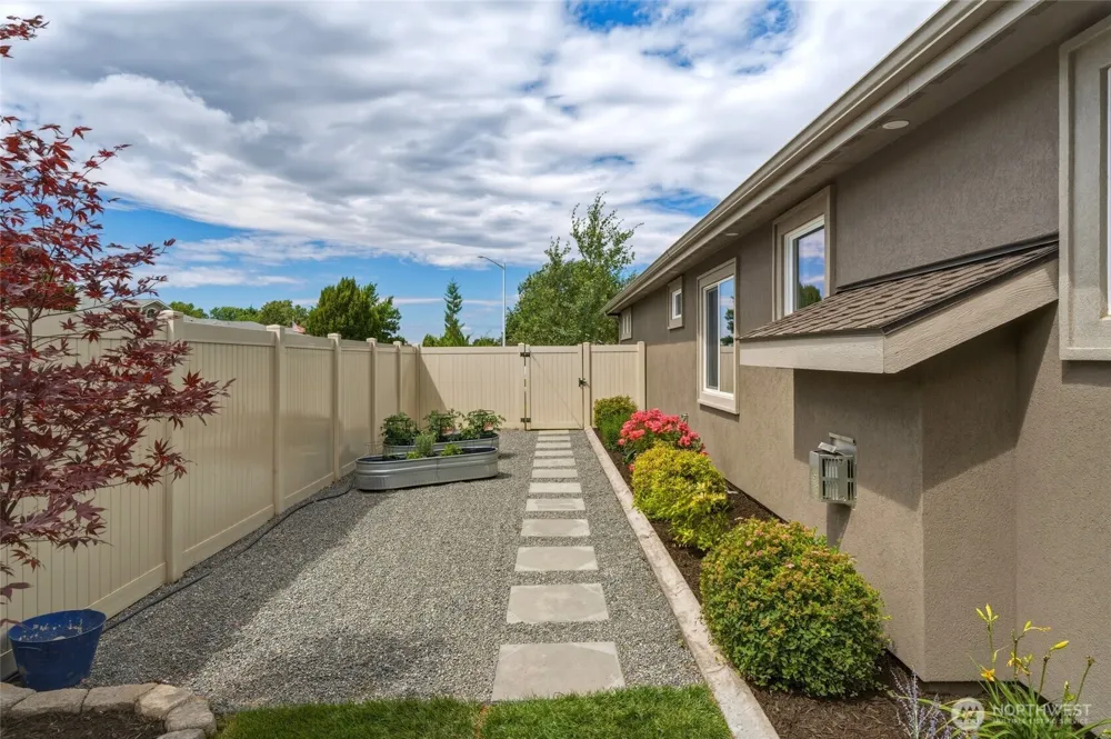 10 NE Alpine Drive College Place, WA 99324