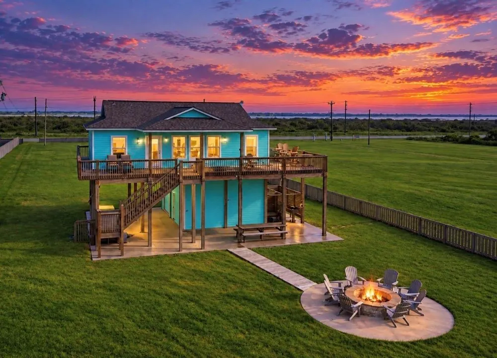 948 Barkley Street Gilchrist, TX 77617