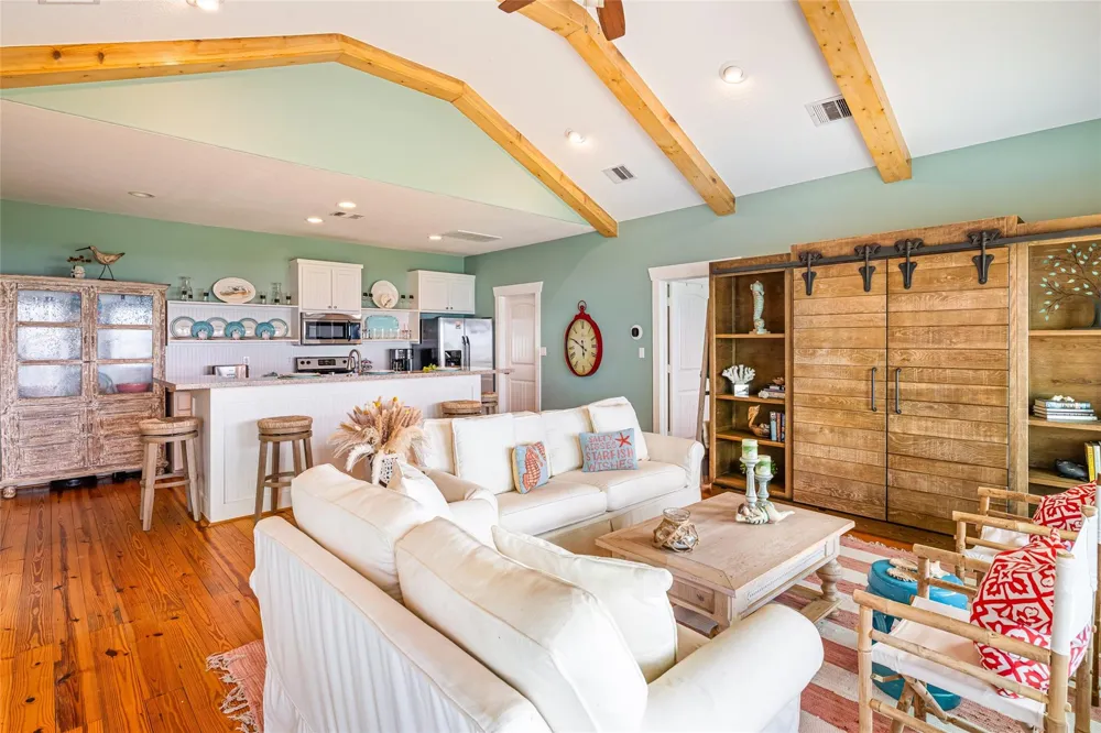 948 Barkley Street Gilchrist, TX 77617