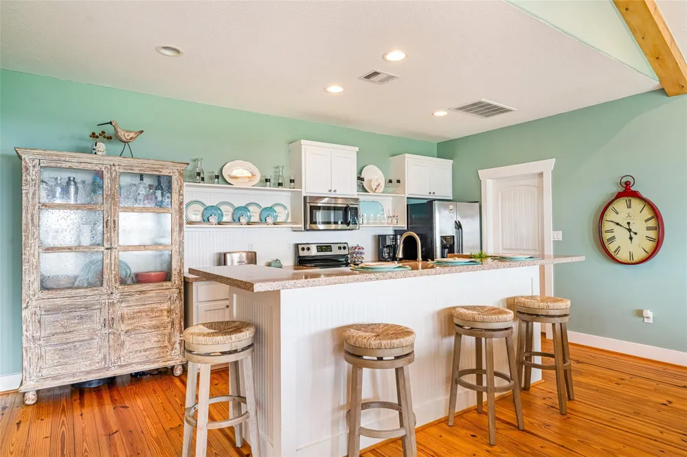 948 Barkley Street Gilchrist, TX 77617