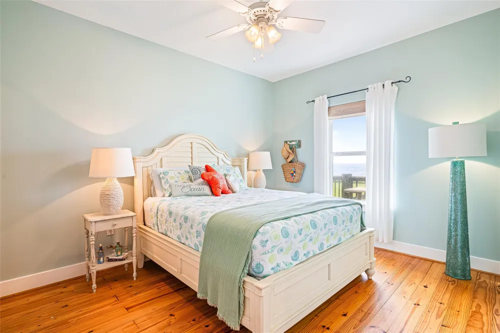 948 Barkley Street Gilchrist, TX 77617