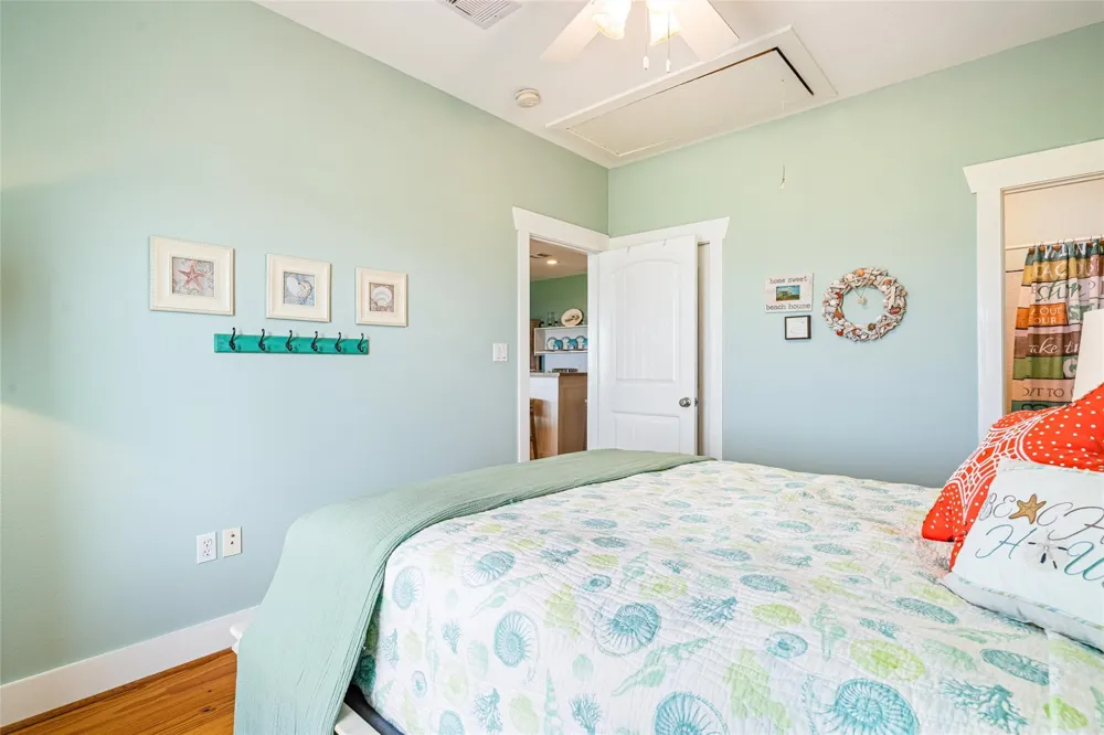 948 Barkley Street Gilchrist, TX 77617
