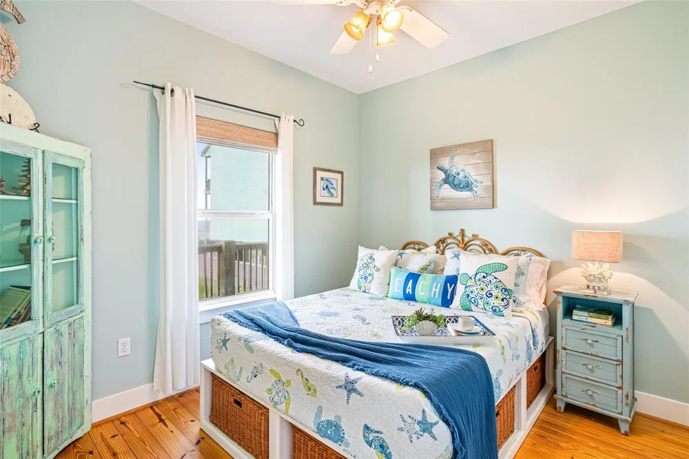 948 Barkley Street Gilchrist, TX 77617