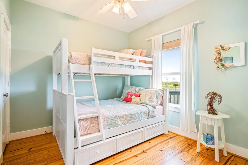 948 Barkley Street Gilchrist, TX 77617