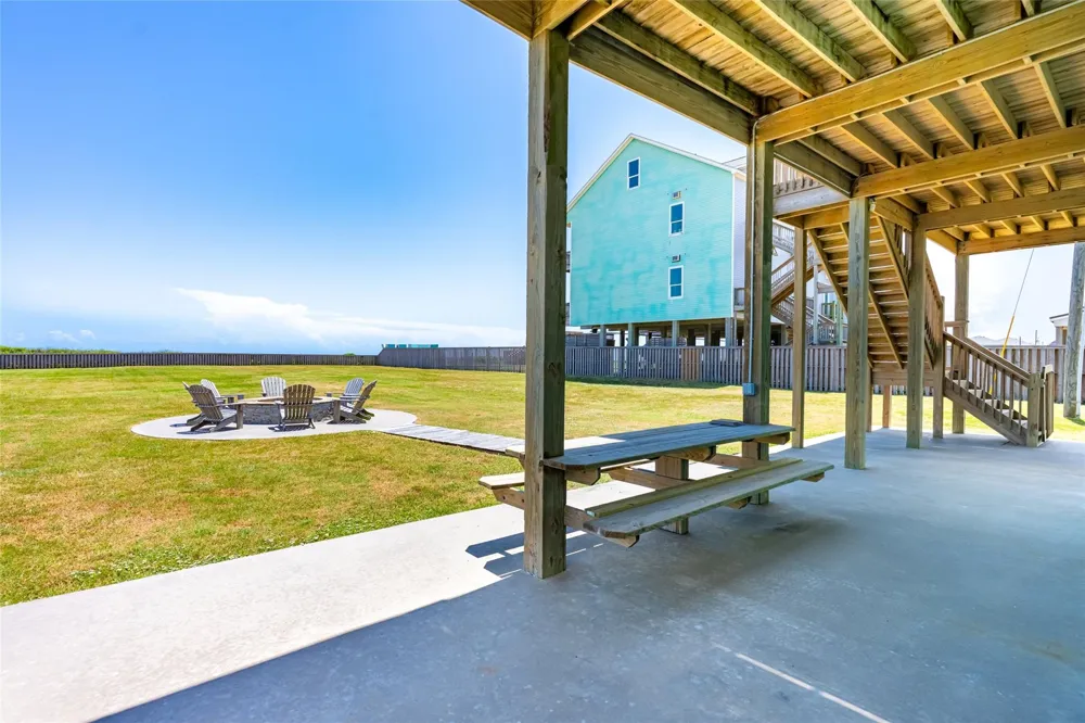 948 Barkley Street Gilchrist, TX 77617