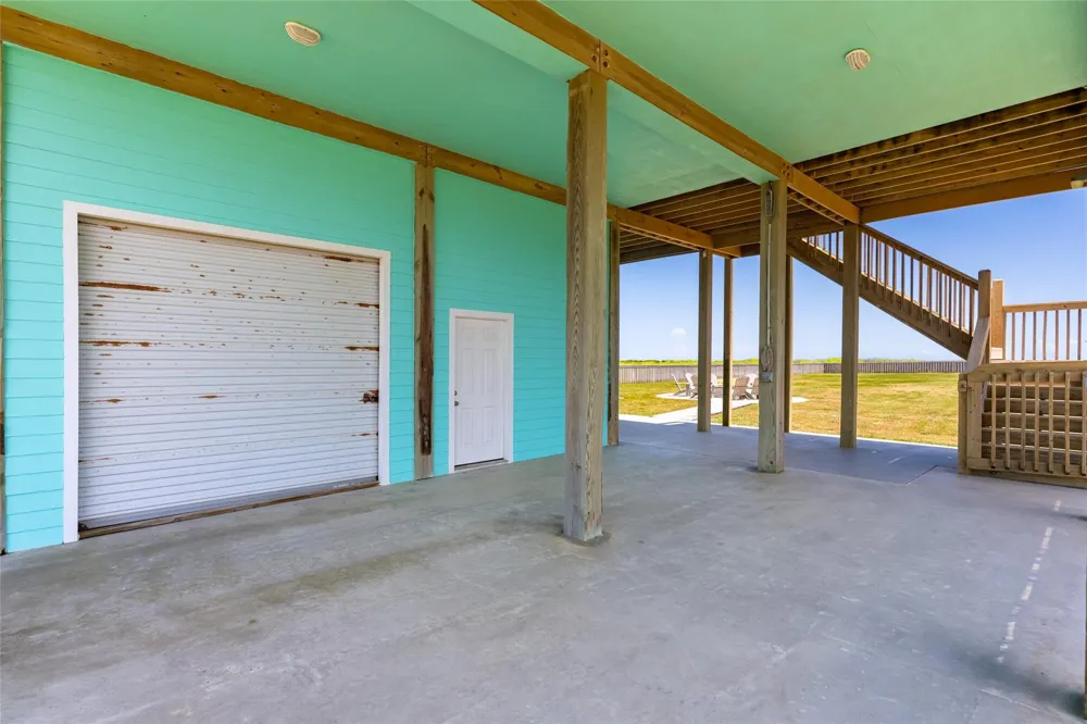 948 Barkley Street Gilchrist, TX 77617
