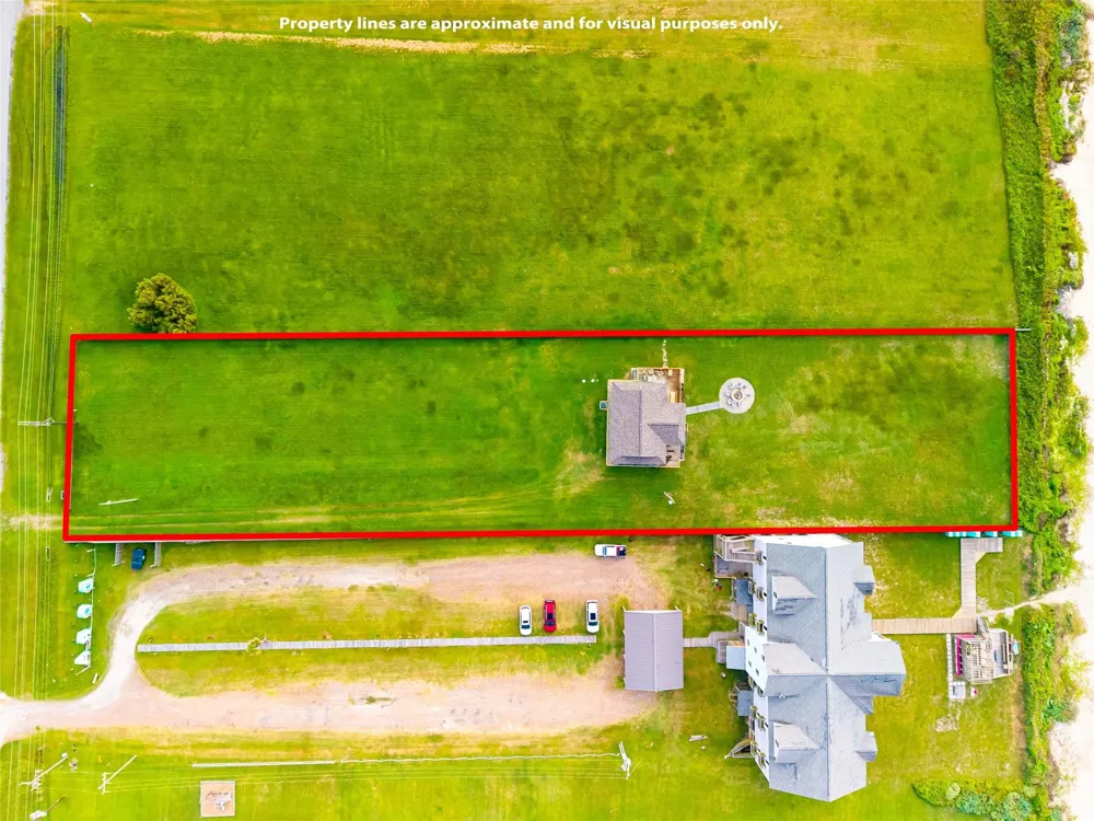948 Barkley Street Gilchrist, TX 77617