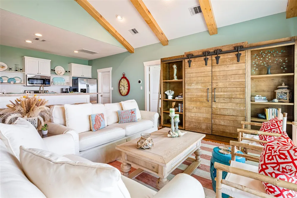 948 Barkley Street Gilchrist, TX 77617