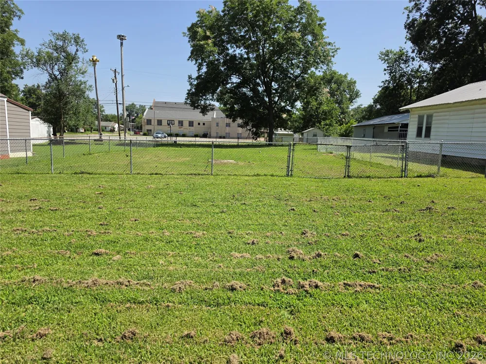 609 W 5th Street Ada, OK 74820