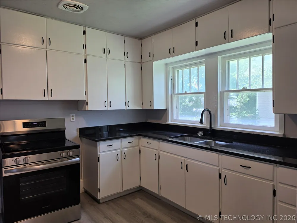 609 W 5th Street Ada, OK 74820