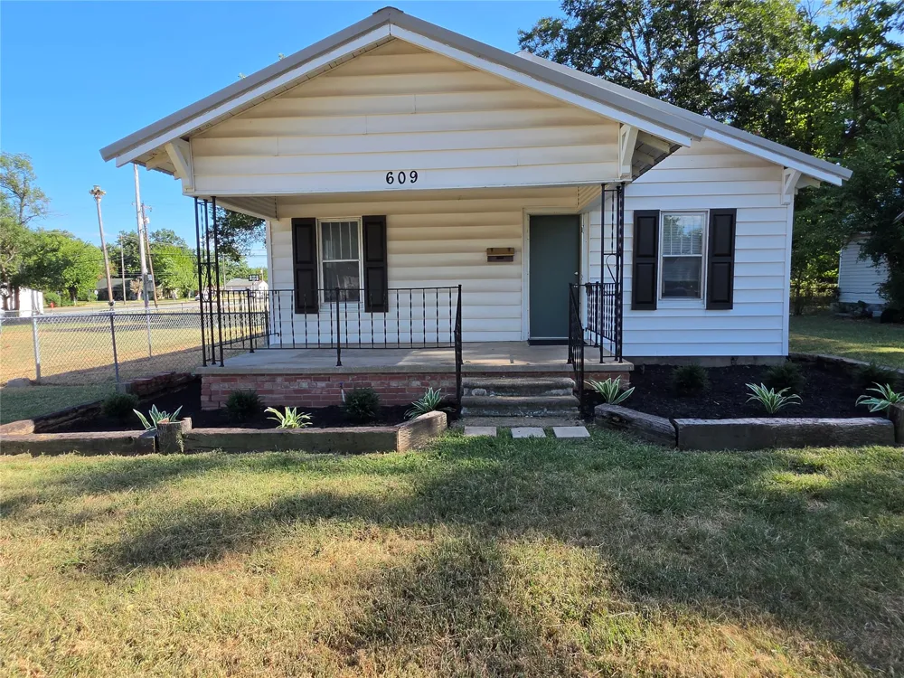 609 W 5th Street Ada, OK 74820
