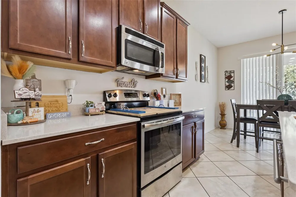 2514 PLUMADORE DRIVE Grand Island, FL 32735